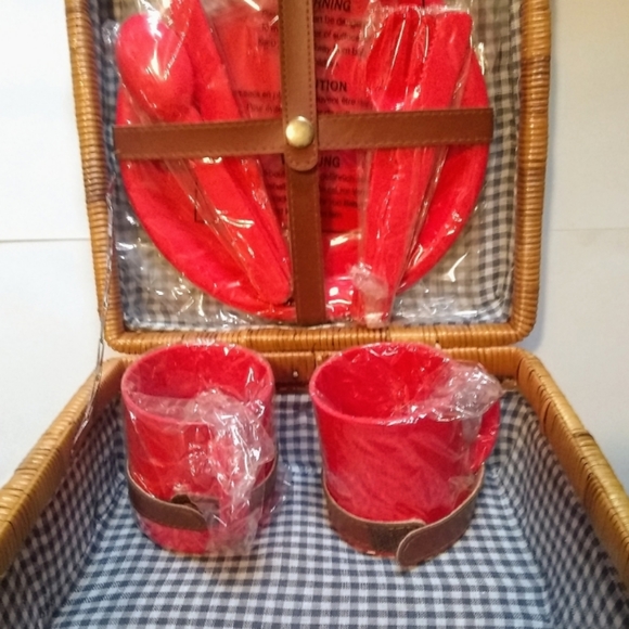 Other - New 11 Piece Picnic Basket Set